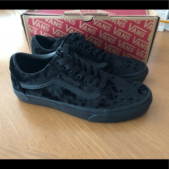 womens velvet vans